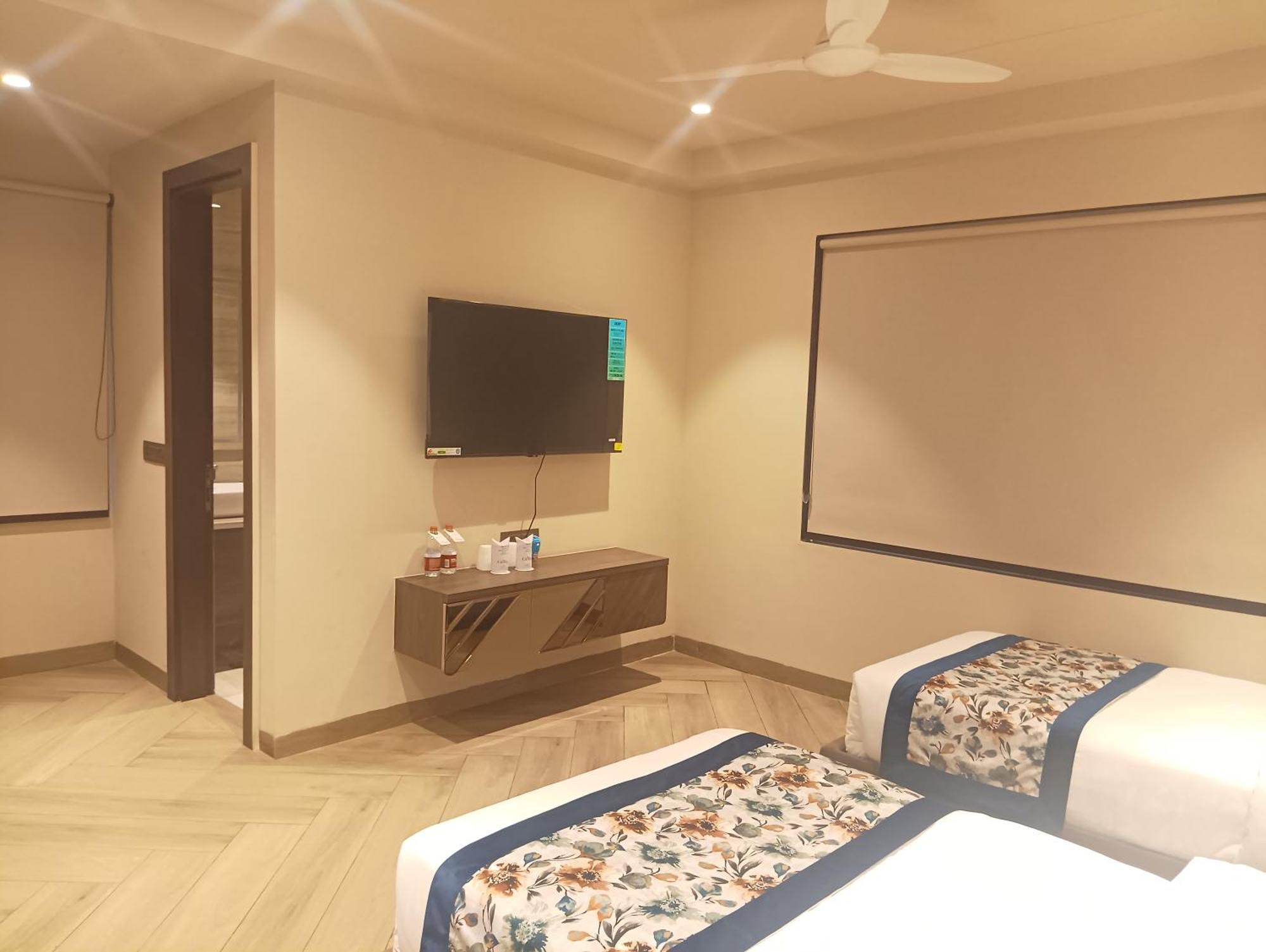 Hotel Cullinan By Qotel Janakpuri Delhi  Exterior foto