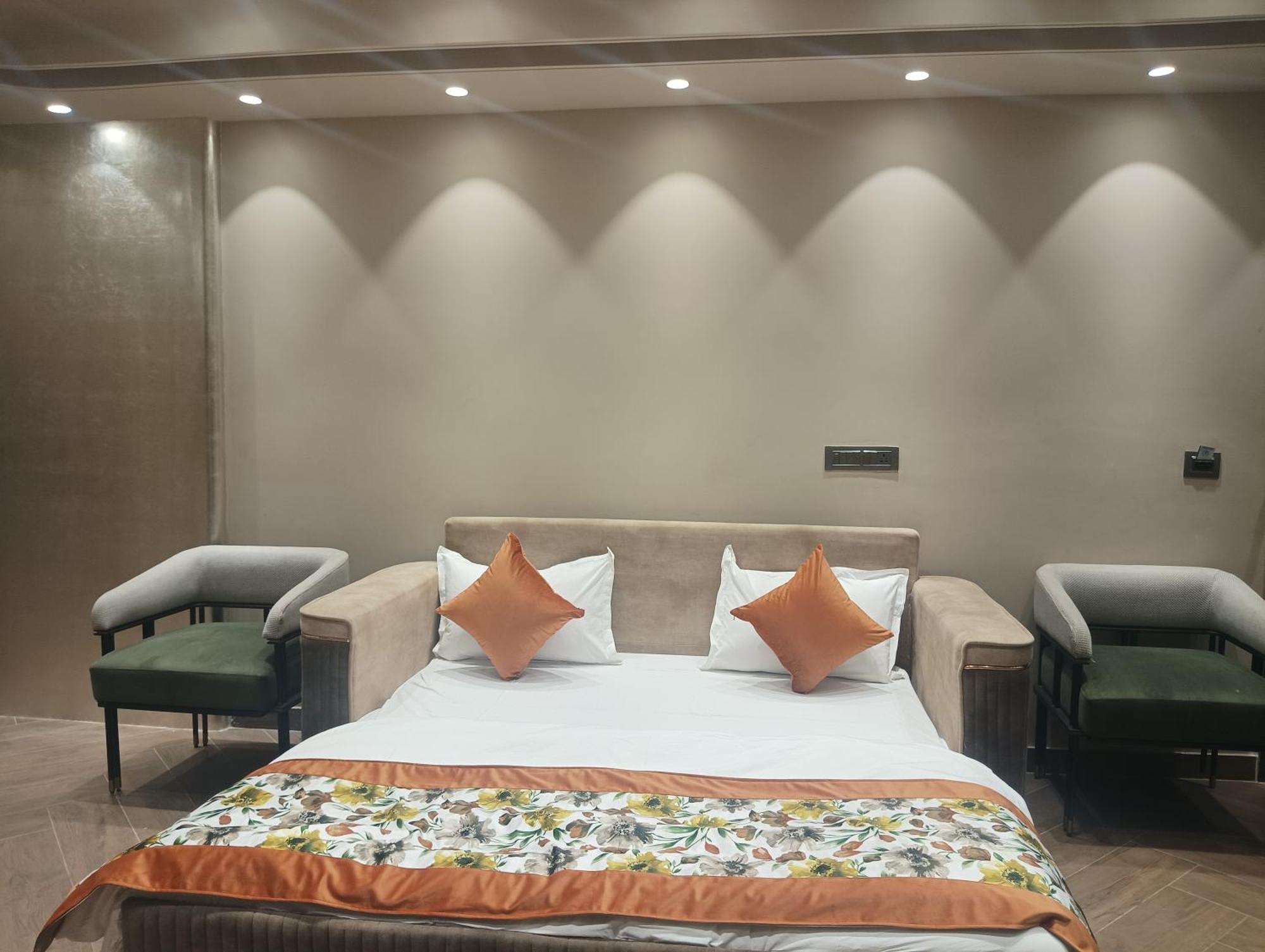 Hotel Cullinan By Qotel Janakpuri Delhi  Exterior foto