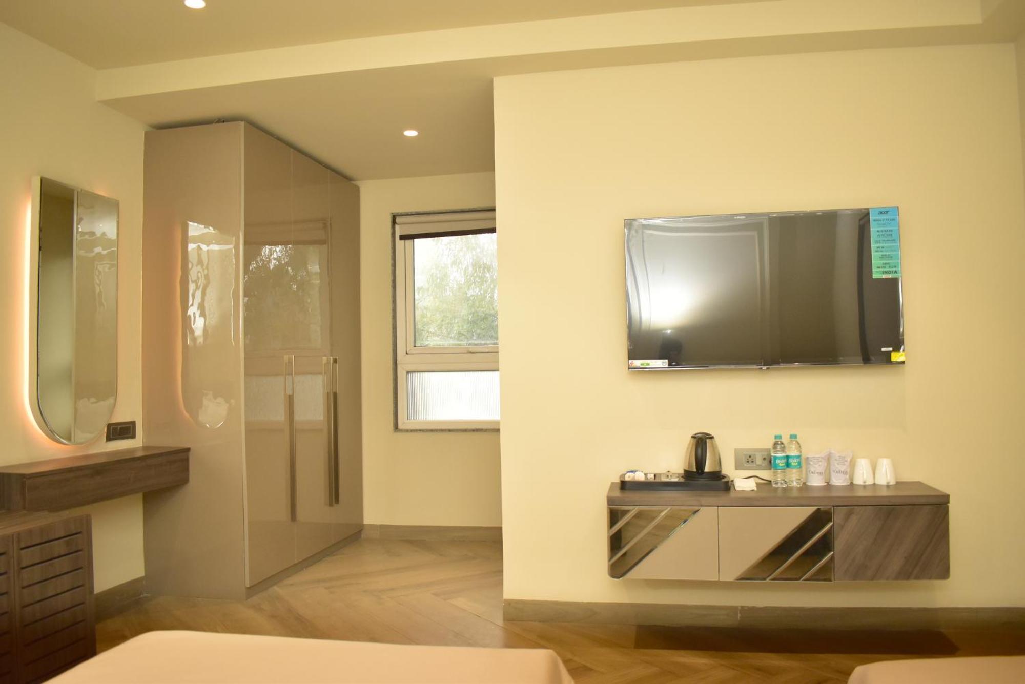 Hotel Cullinan By Qotel Janakpuri Delhi  Exterior foto