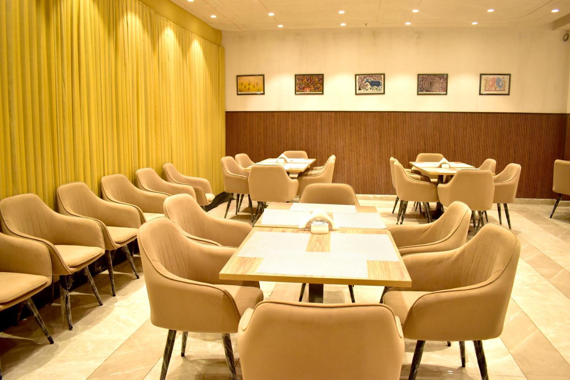 Hotel Cullinan By Qotel Janakpuri Delhi  Exterior foto
