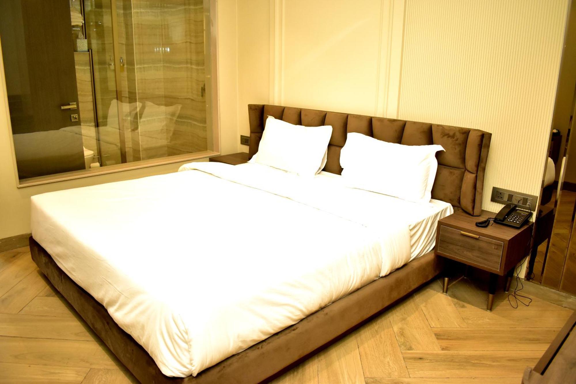 Hotel Cullinan By Qotel Janakpuri Delhi  Exterior foto